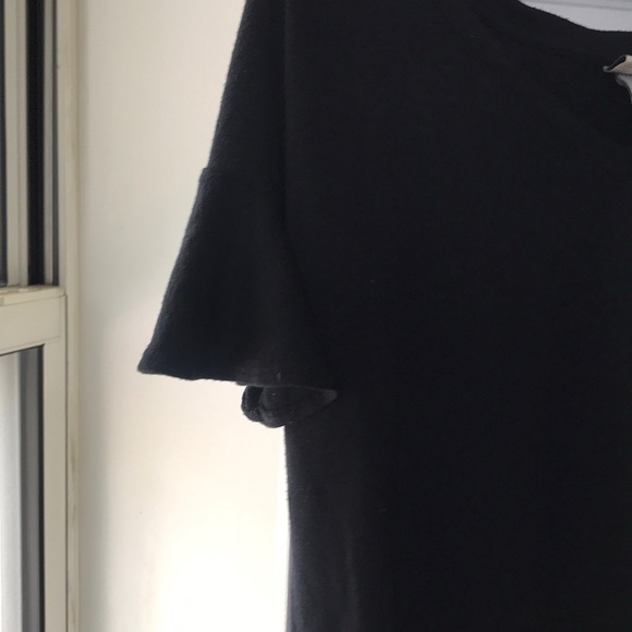 Black detailed sleeve v neck - Picture 2 of 2